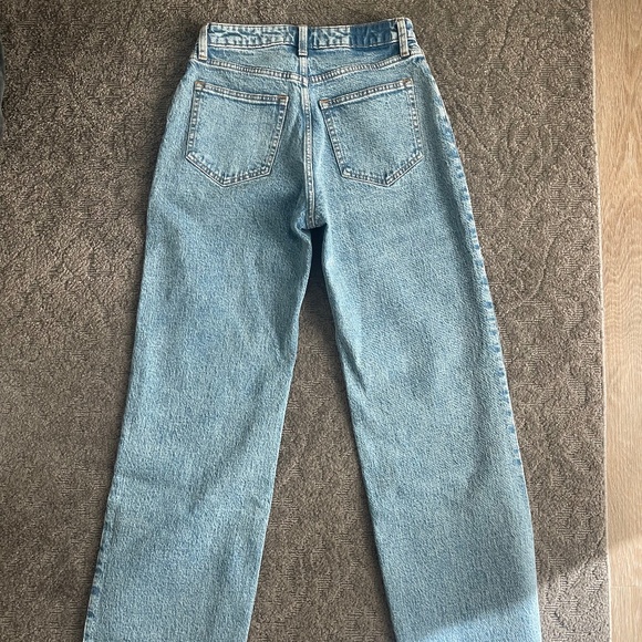 Abercrombie Curve Love High Rise 90s Relaxed Jean - Picture 5 of 9